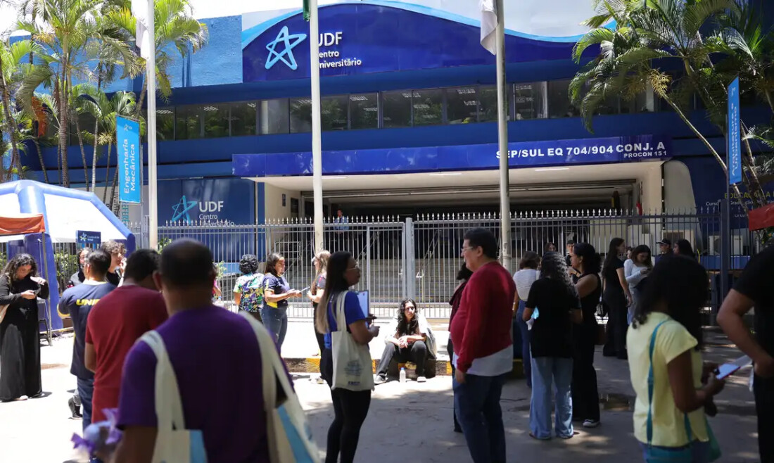 Estudantes chegam cedo para o Enem e relatam histórias de superação