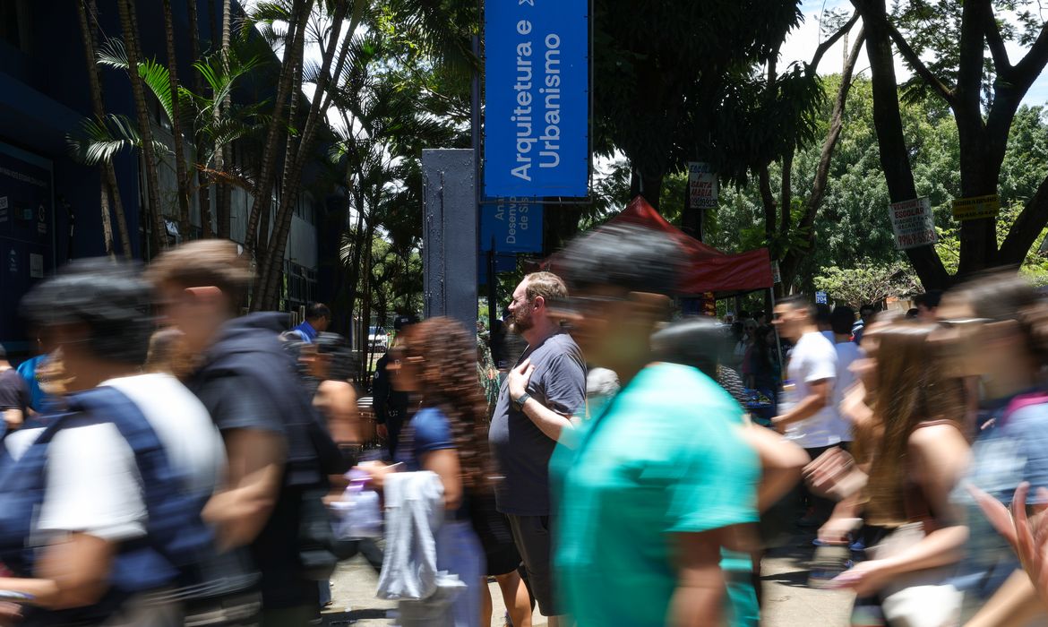 Abstenção no primeiro dia de Enem chegou a 27%