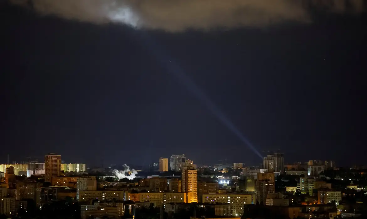 Rússia volta a atacar Ucrânia com mísseis hipersônicos e drones