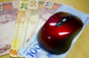 Maioria dos consumidores vai usar décimo terceiro para pagar dívidas, diz Anefac