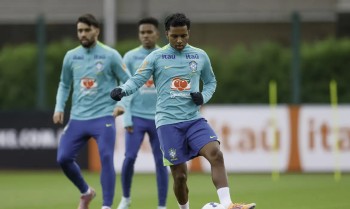 Seleção realiza primeiro treino para amistosos na Europa