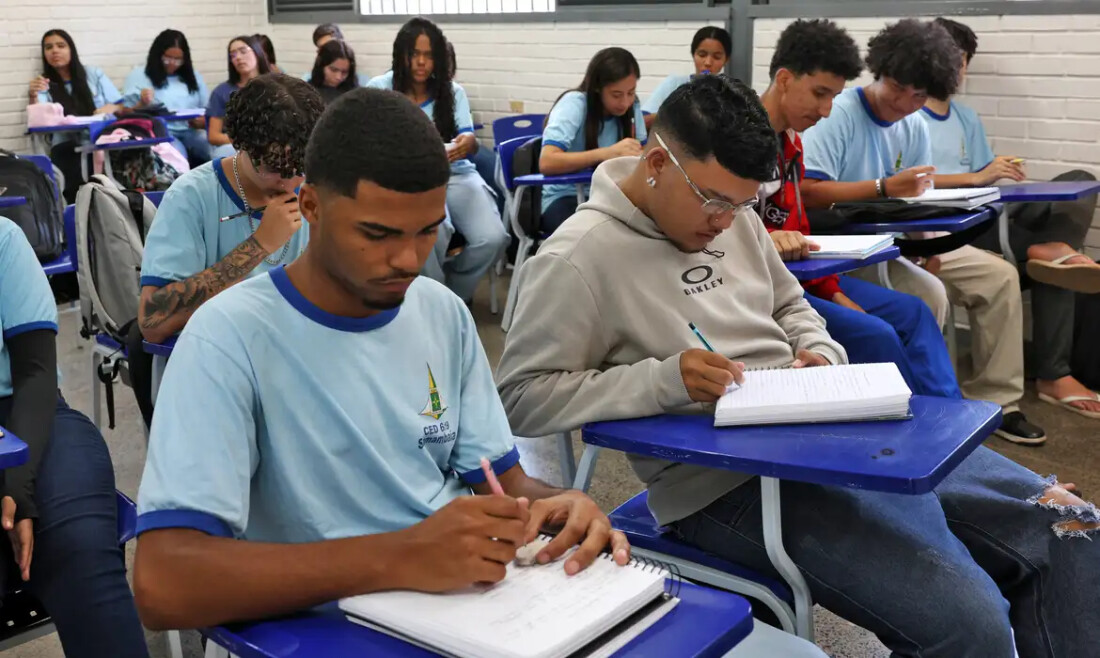 Participante do Pé-de-Meia ganha R$ 200 se fizer dois dias de Enem