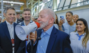 Lula assina medida que atualiza Programa de Alimentação do Trabalhador