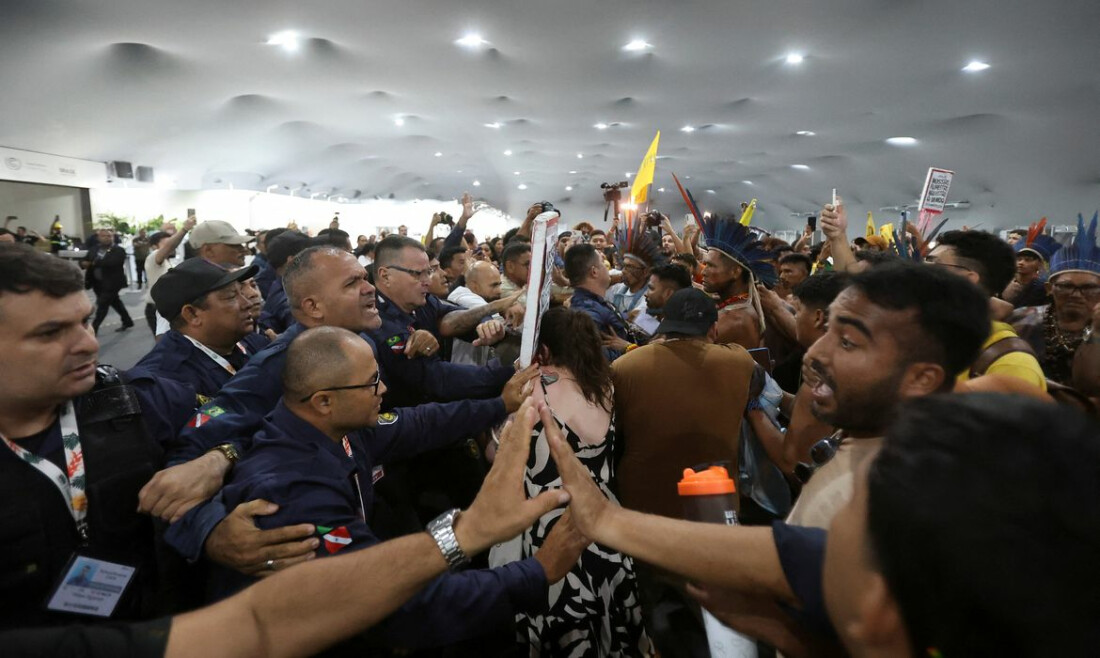 Manifestantes tentam entrar na COP30 e há confronto com segurança