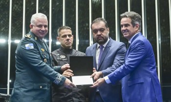 Congresso homenageia policiais mortos durante a Operação Contenção