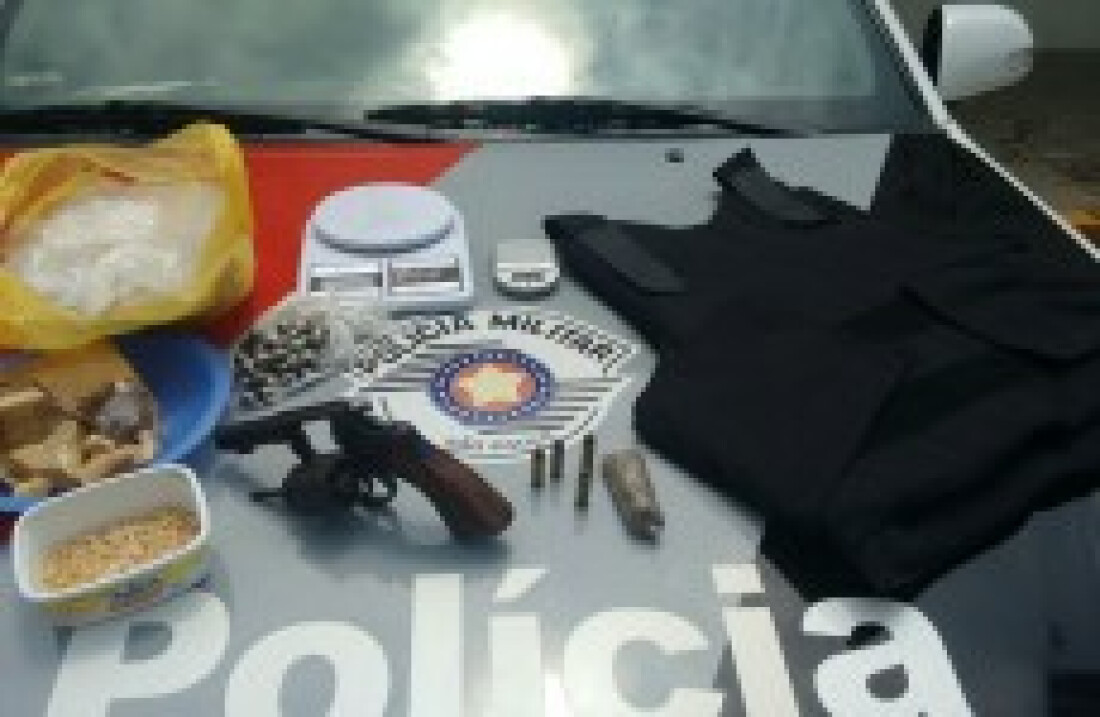 Força Tática apreende drogas com adolescentes na região