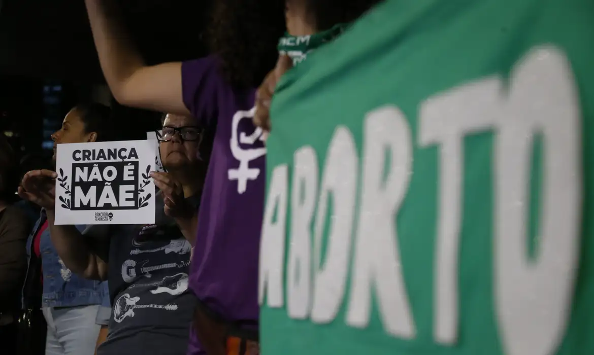 Sociedade pediátrica é contra projeto que dificulta aborto legal