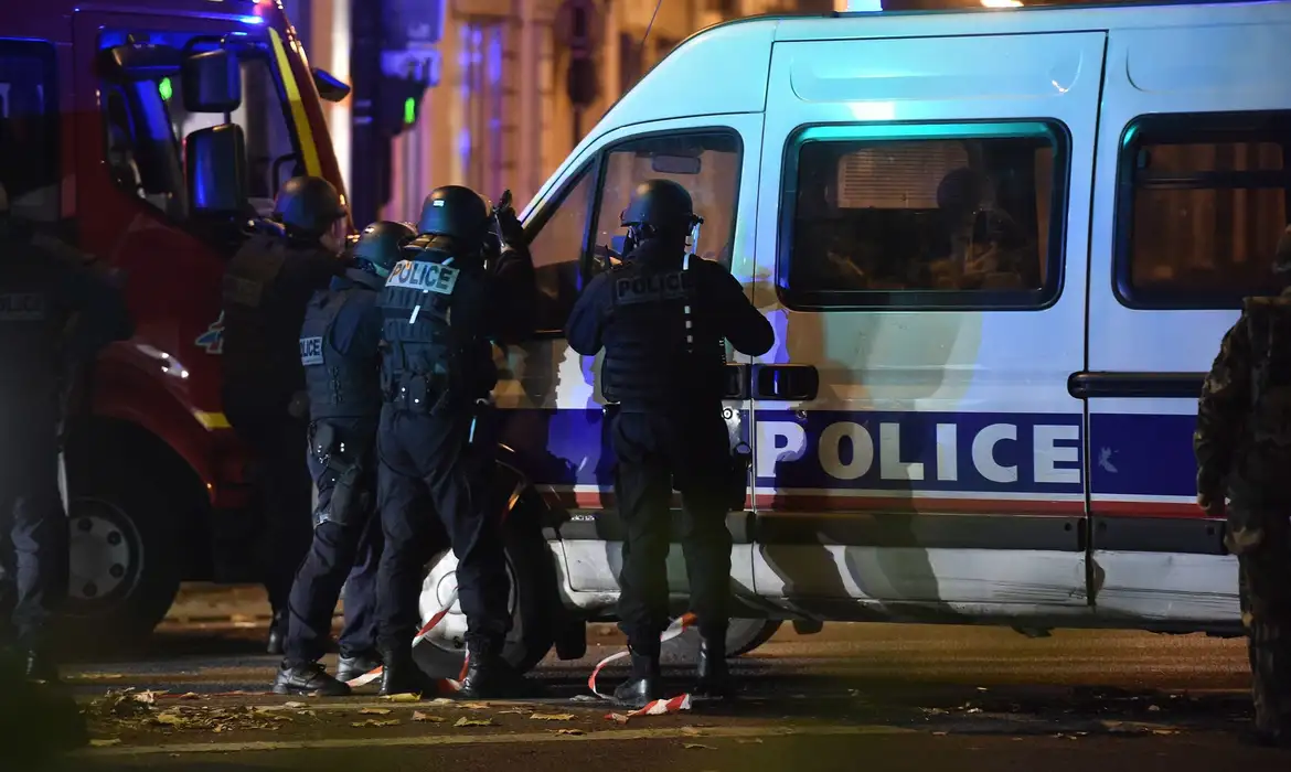 França homenageia vítimas dos ataques mortais em Paris há 10 anos