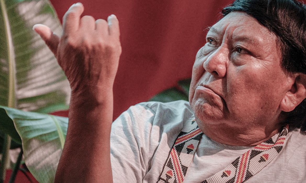 “Enquanto estivermos aqui o céu não cairá”, diz escritor yanomami