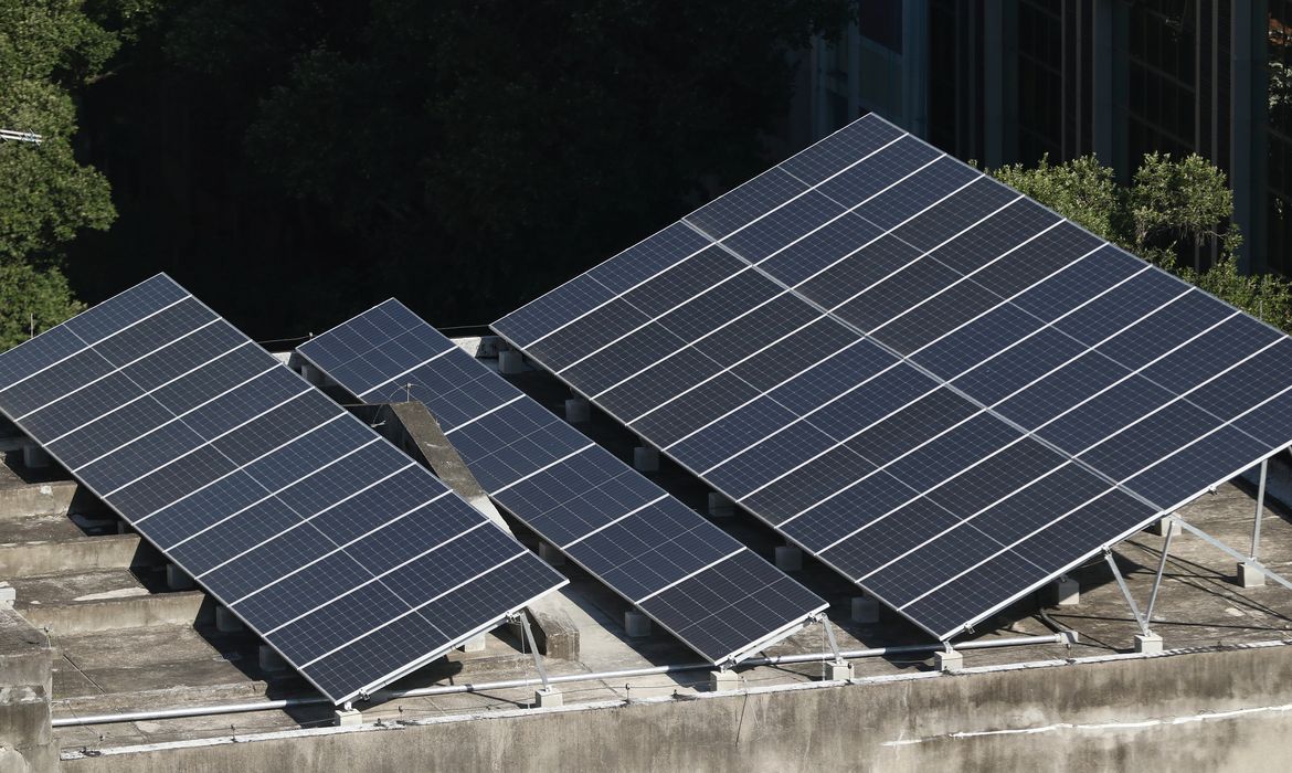 Governo fecha parceria para expandir energia renovável na Amazônia