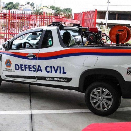 Chuva provoca queda de árvores na região