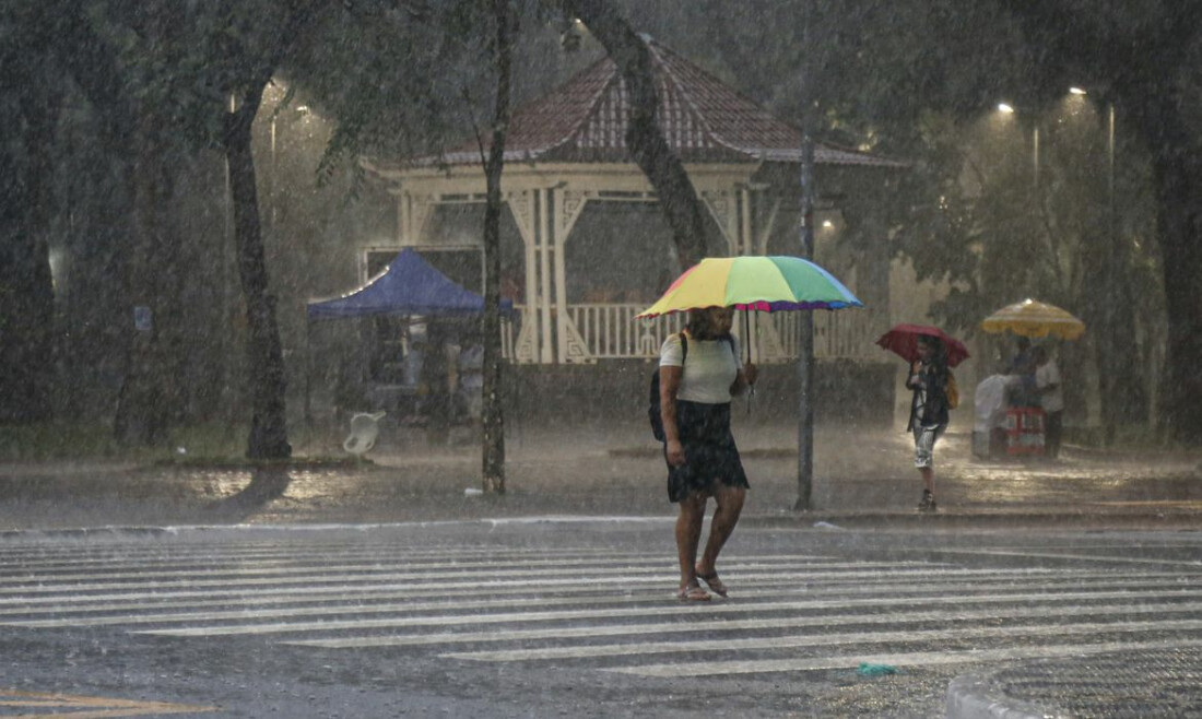 Inmet alerta para tempestades em três estados até amanhã; veja onde