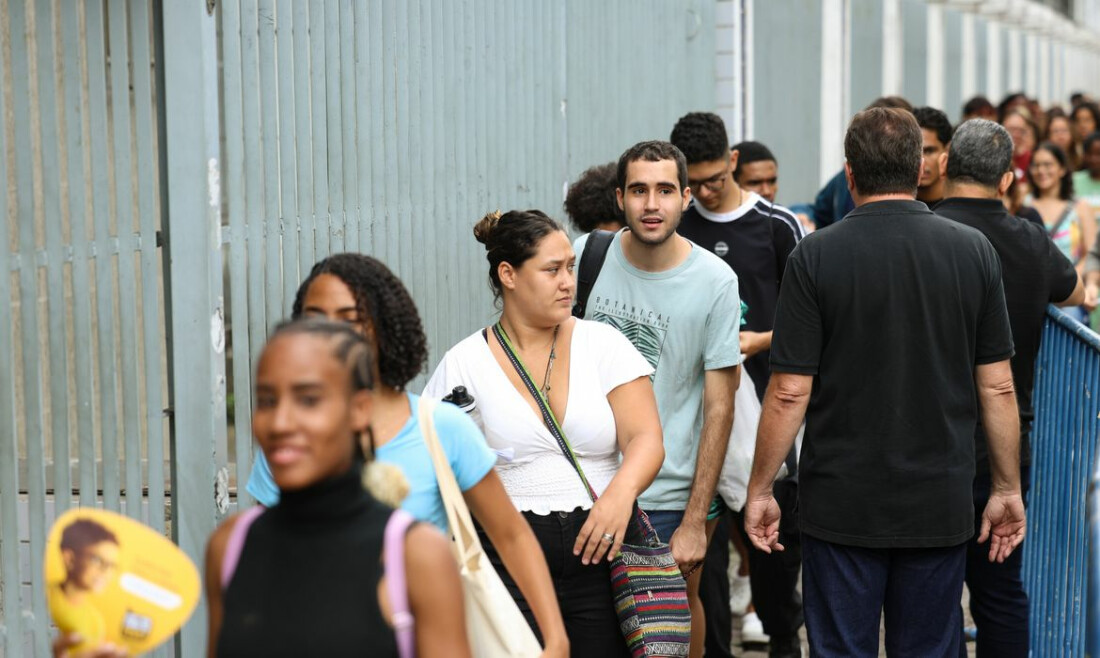 Enem 2025: cerca de 70% dos inscritos fizeram segunda dia de provas
