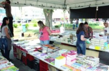 Praça recebe Feira de Livros até o dia 4: