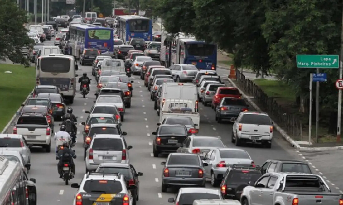 Feriado deve movimentar mais de 3 milhões de veículos em São Paulo