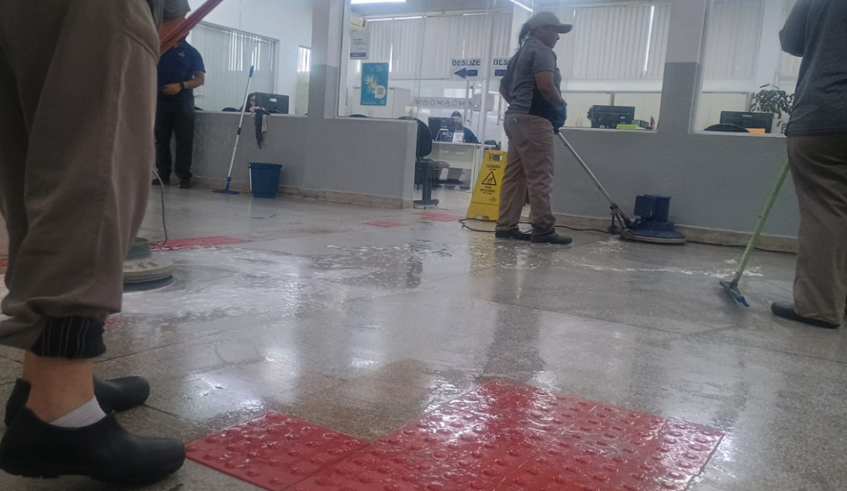 Prefeitura de Mogi faz mutirão de limpeza e organização de terminais de ônibus