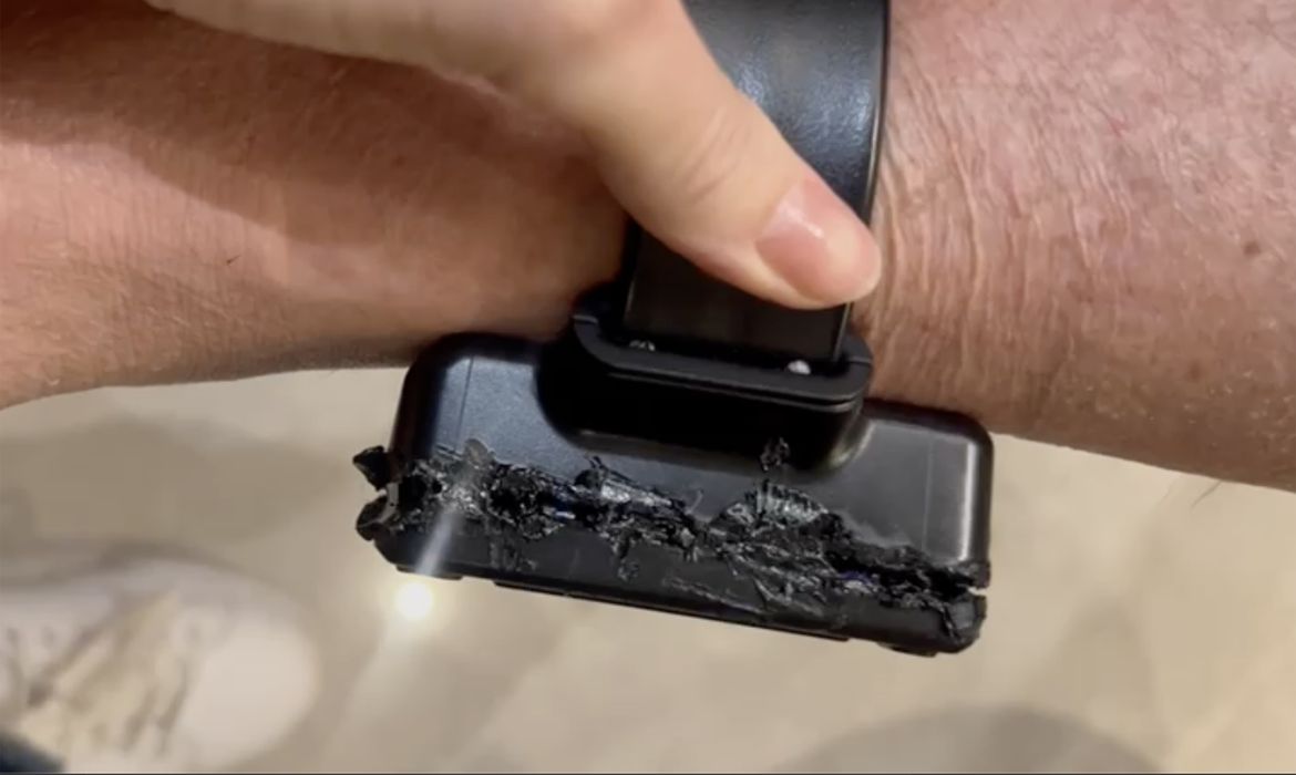 Bolsonaro usou ferro de solda para tentar abrir tornozeleira