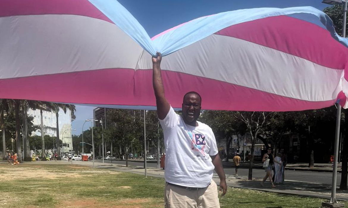 Marcha trans e travestis pede garantia de direitos e fim da violência