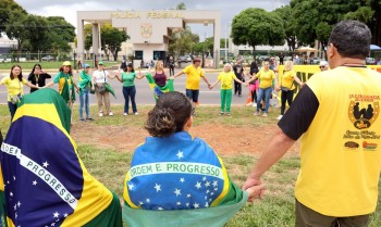 Médico e advogados visitam Bolsonaro antes de audiência de custódia