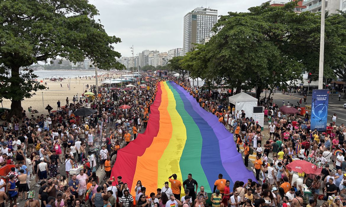 Parada do Orgulho LGBTI+ do Rio celebra 30 anos e reforça visibilidade