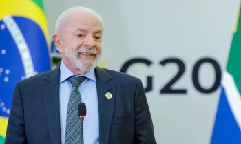 Lula recebe título de doutor honoris causa em Moçambique