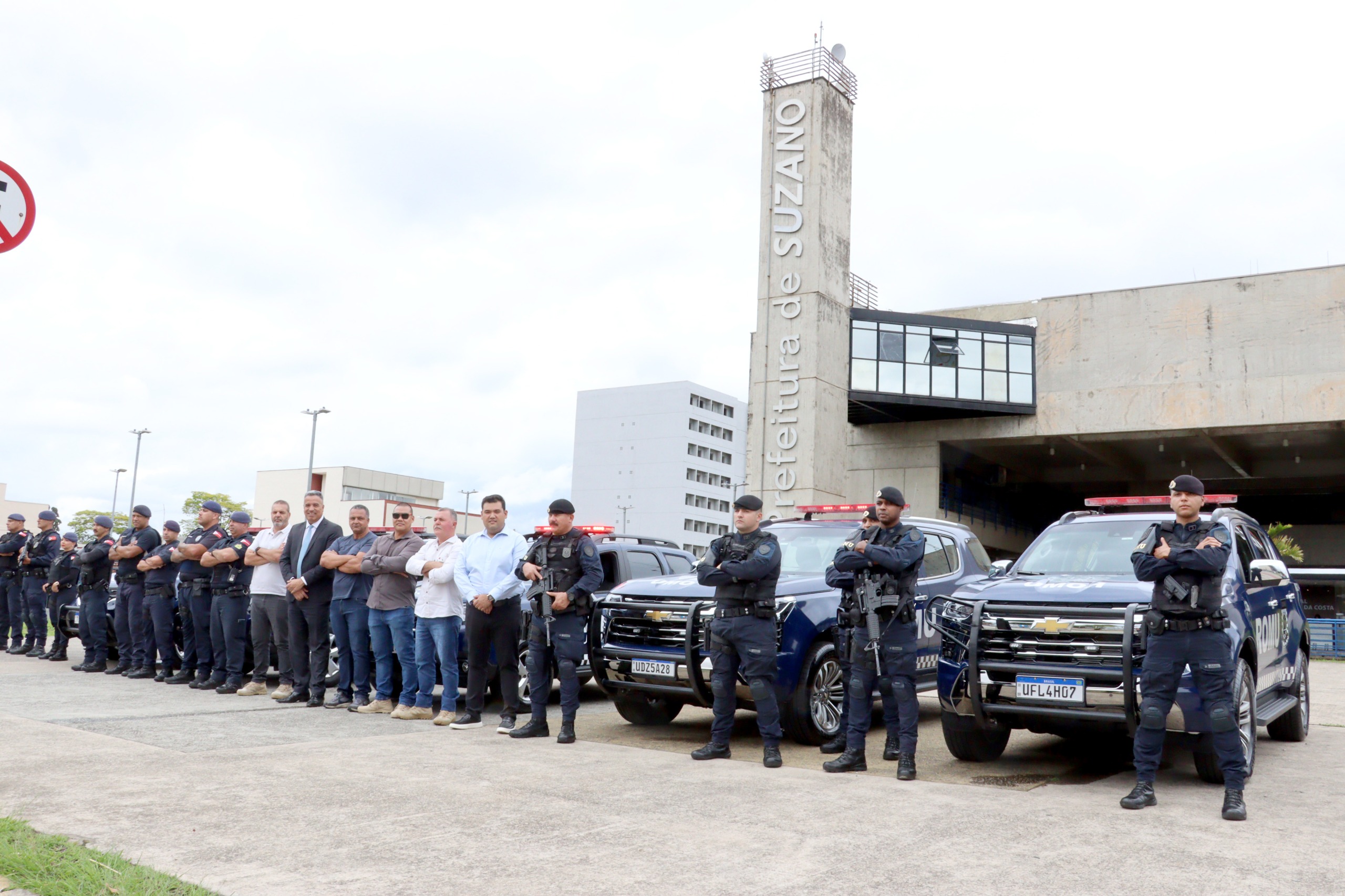 Prefeito acompanha apresentação de 12 novas viaturas para reforçar a GCM de Suzano