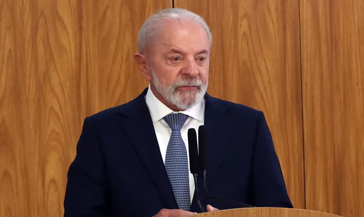 Lula comenta prisão de Jair Bolsonaro: "Lição de democracia”