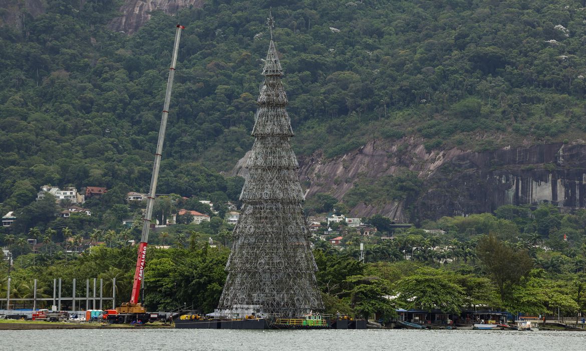 Rio se prepara para inaugurar árvore de natal da lagoa