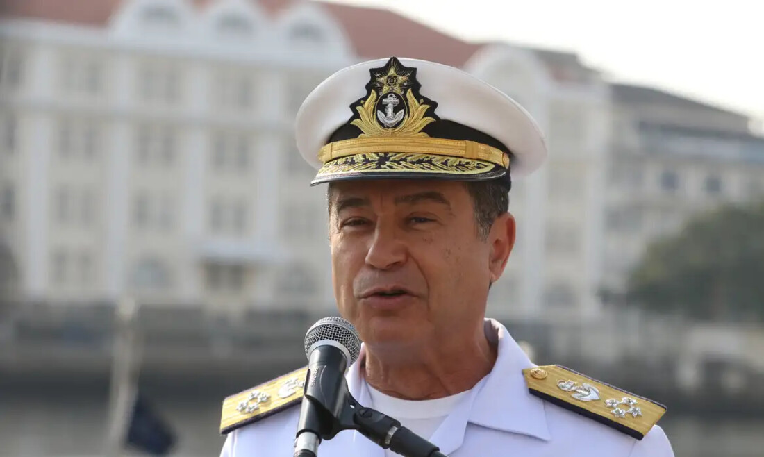 Almirante Garnier estava em academia quando foi preso pela PF