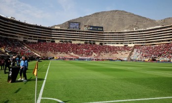 Ônibus atrasa e final da Libertadores começará às 18h30 (de Brasília)