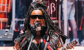Especial da Rádio Nacional revisita carreira de Carlinhos Brown