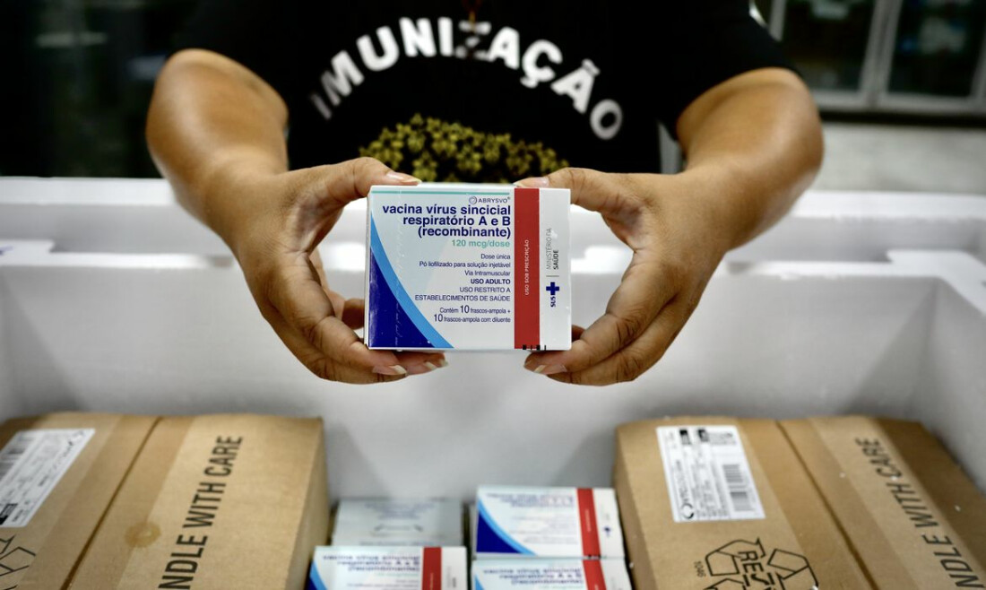 Governo começa a distribuir vacina contra vírus sincicial respiratório