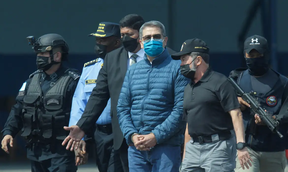 Ex-presidente hondurenho é libertado nos EUA após perdão de Trump