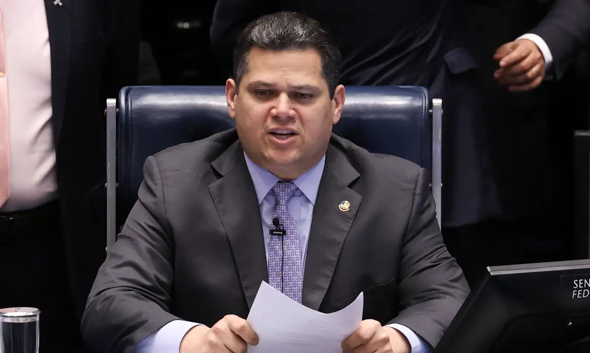 Alcolumbre cancela calendário para sabatina de Jorge Messias ao STF