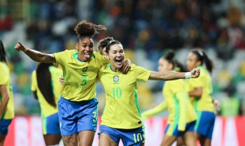 Seleção feminina fecha 2025 com goleada de 5 a 0 sobre Portugal
