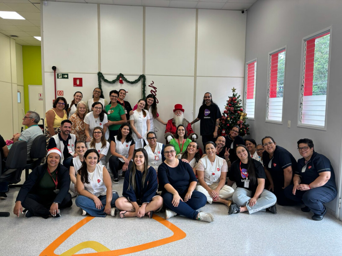 Condemat+ prestigia início da ação de Natal na AACD Mogi das Cruzes