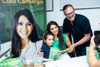 Clau Camargo inicia em Arujá a primeira etapa de lançamento do livro “Vale Reciclar”