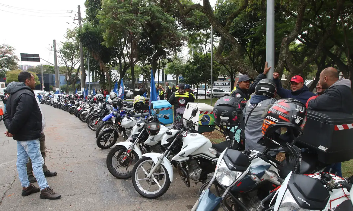 Governo cria grupo para debate direitos de entregadores por aplicativo