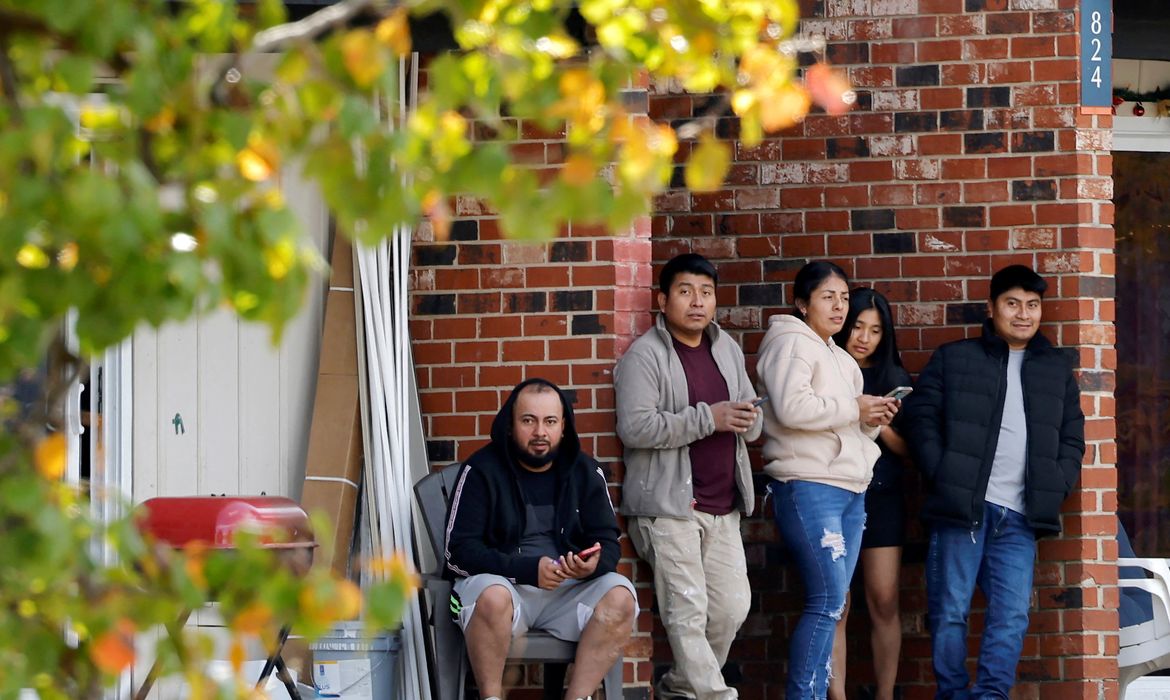 EUA pretendem estender proibição de viagens a mais de 30 países