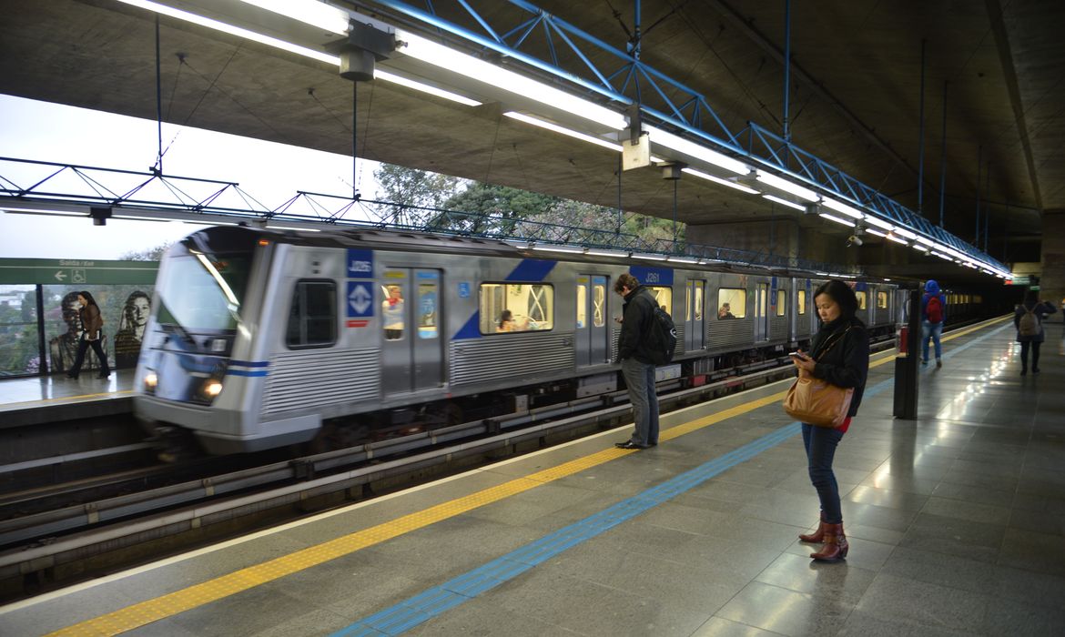 Linhas do Metrô de São Paulo começam a funcionar 24 horas aos sábados
