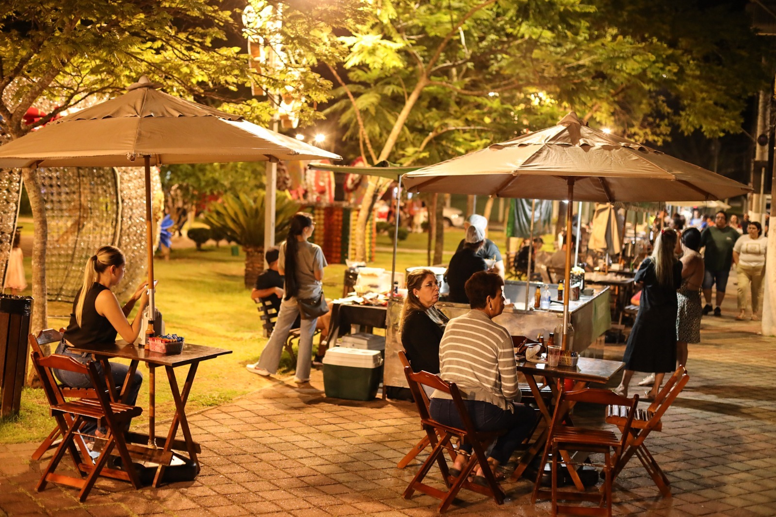 Feira Noturna Gastronômica de Guararema reúne diversidade de pratos e atrações culturais