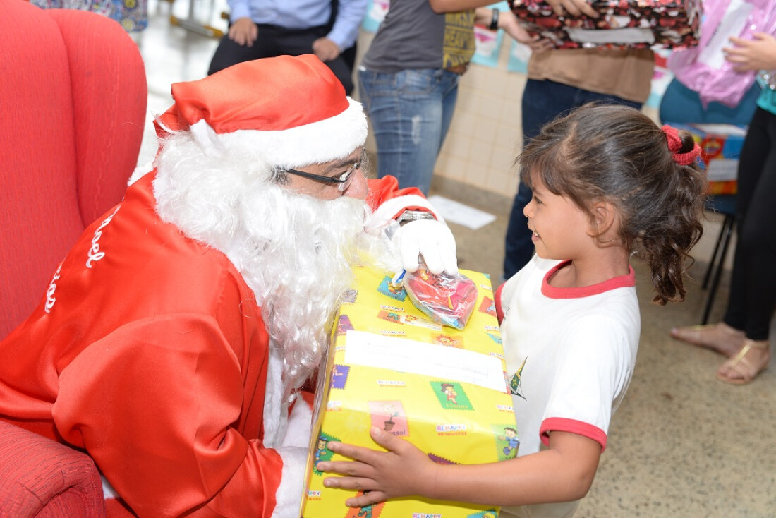 Papai Noel dos Correios: Madrinhas e padrinhos devem ficar atentos aos prazos