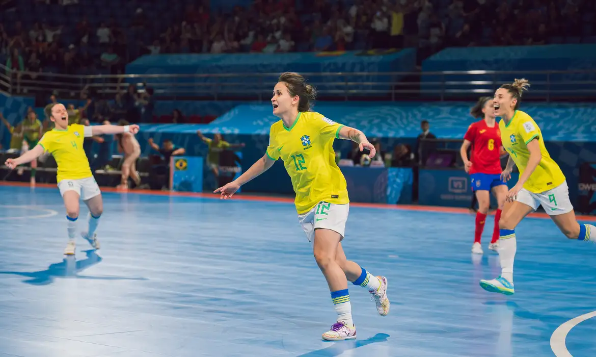 Copa do Mundo de futsal: Brasil supera Espanha e se garante na final