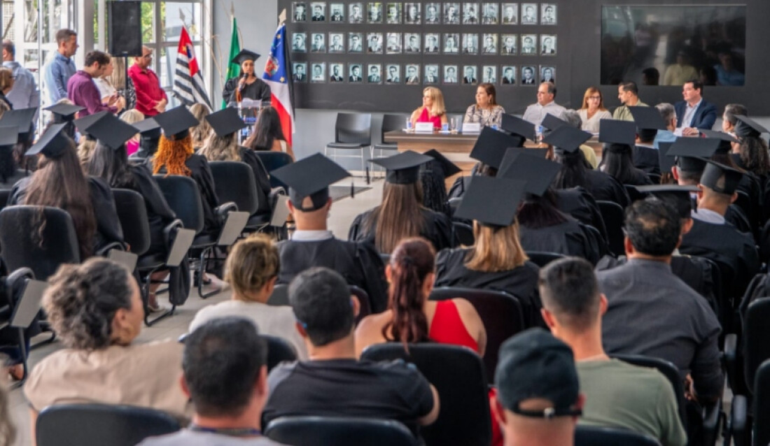 Saúde avança na informatização com entrega de tablets para agentes comunitários 