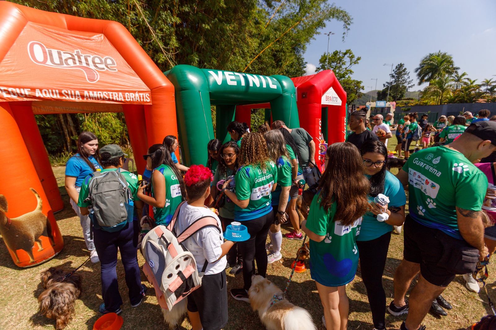 3ª CãoMinhada de Guararema arrecada mais de 200 quilos de ração