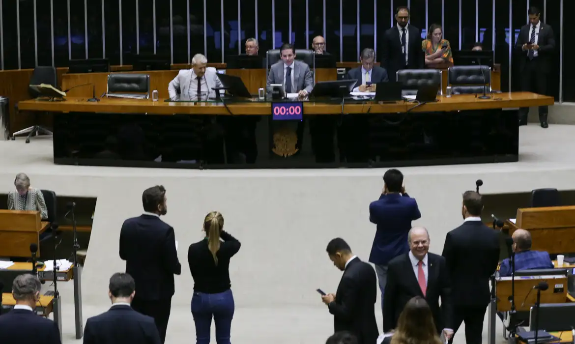 Câmara pode votar hoje projeto com novas regras para devedor contumaz