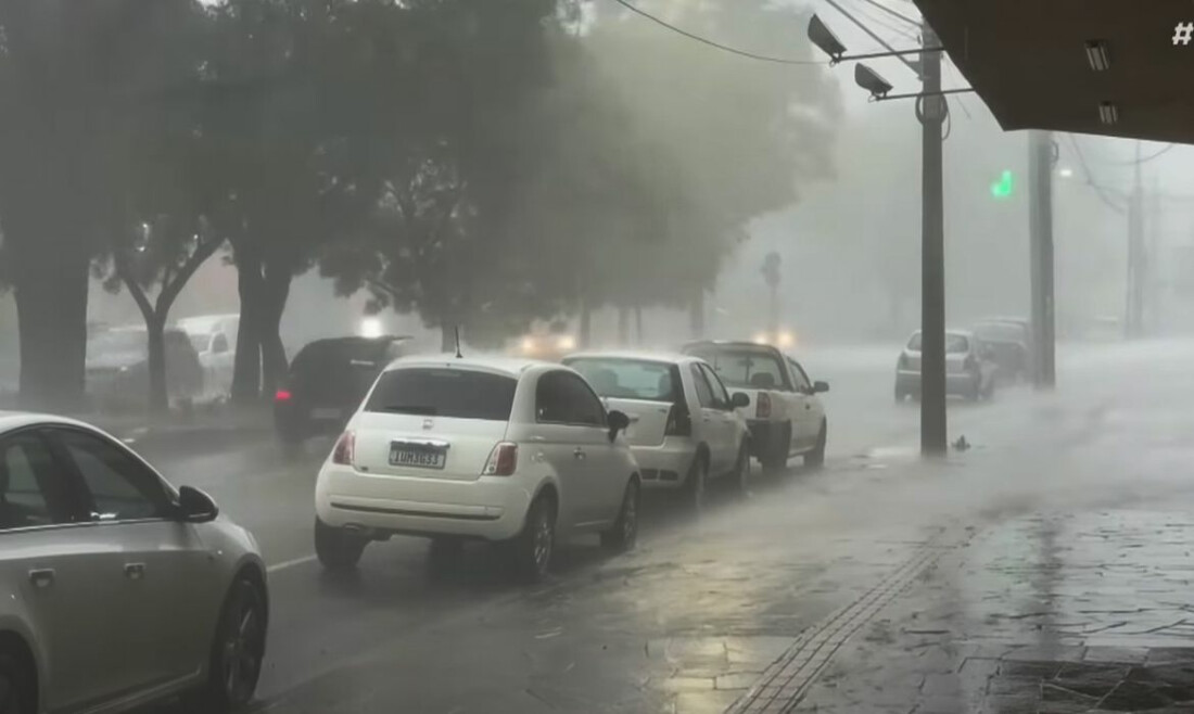 Inmet emite alerta vermelho para RS com chegada de ciclone
