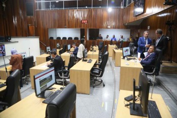 Vereadores aprovam projeto de lei sobre testes de glicemia e cadeiras leito 