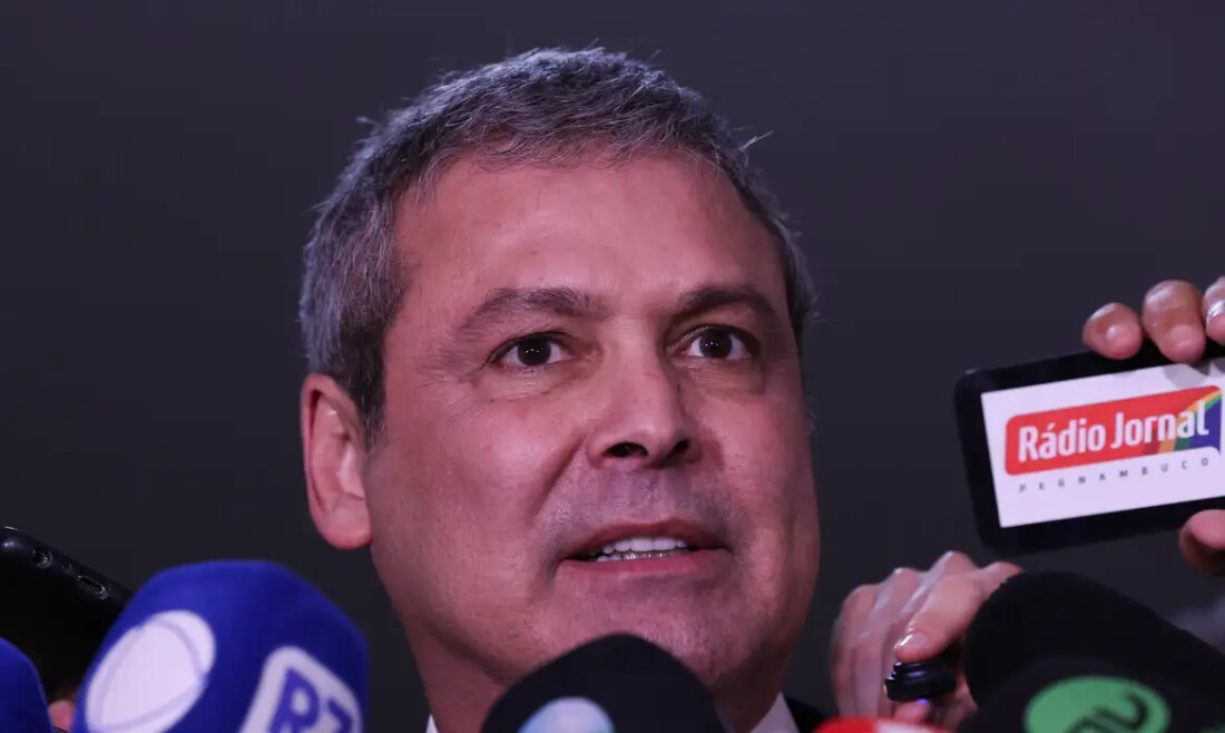 Líder do PT considera escandalosa decisão de votar PL da dosimetria