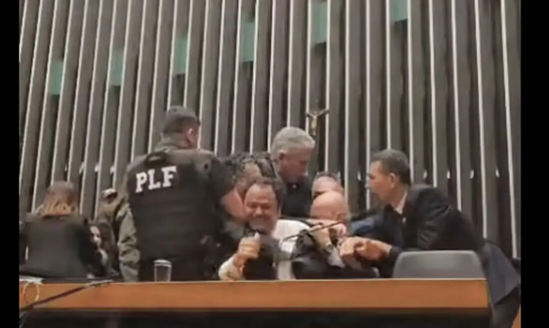 Entidades criticam retirada da imprensa na Câmara